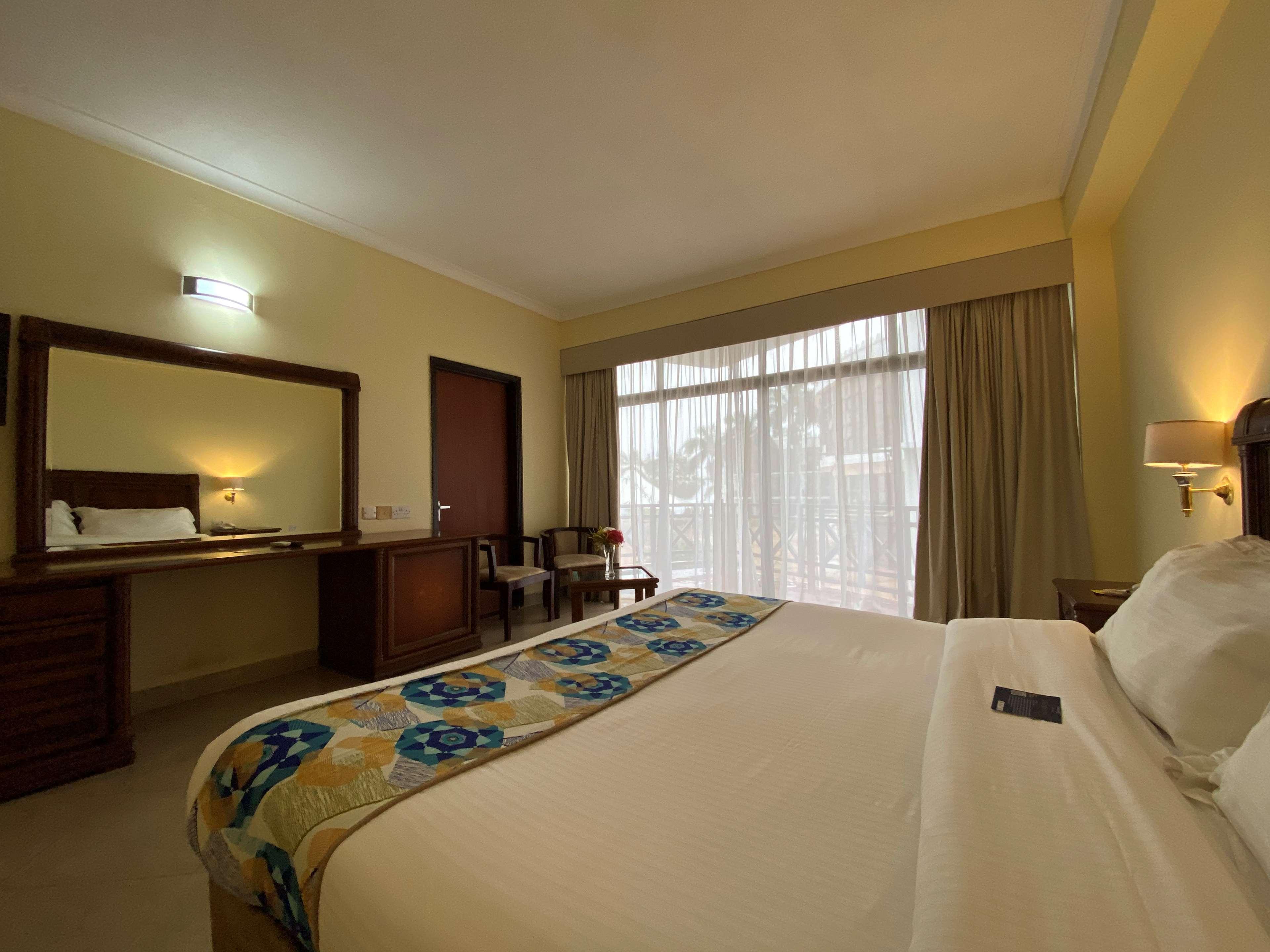 Готель Golden Tulip Дар-ес-Салам Екстер'єр фото